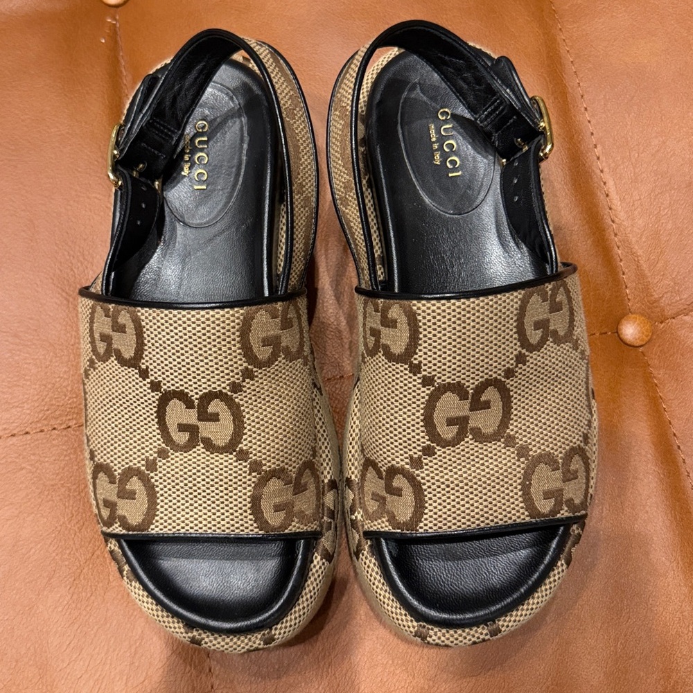 Gucci Women's Beige and Black Sandals Size 36.5